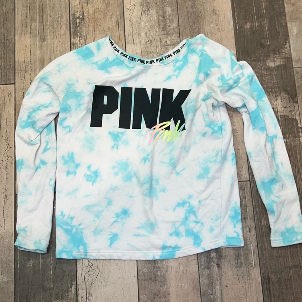 adorable tie dye blue sweatshirt from pink!!